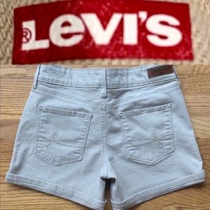 Denizen Levi’s shorts - Light Tan Color